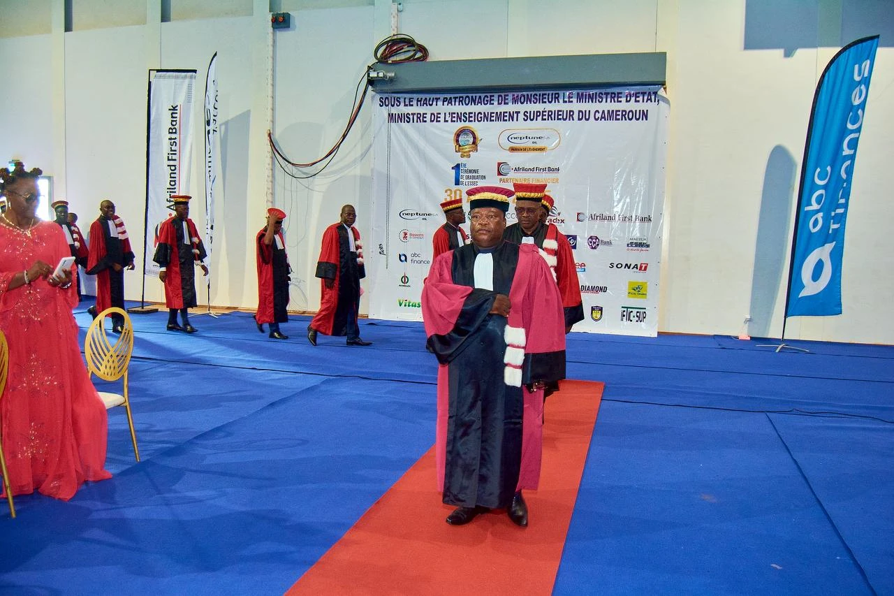 Ceremonie de graduation ESSEC Douala - Photo officielle #040